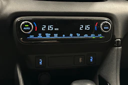valkoinen Toyota Yaris 2021 kuva 25.