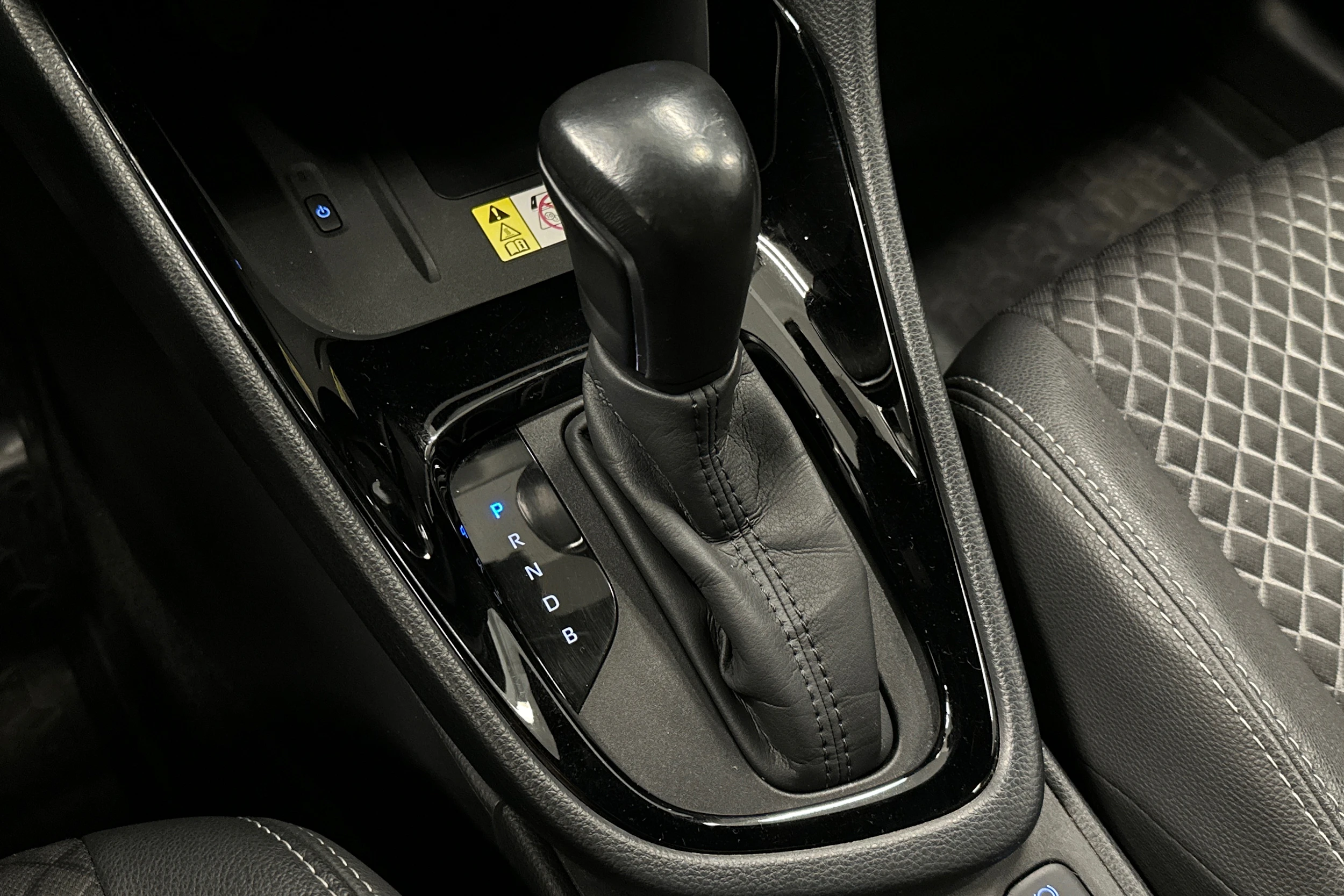 valkoinen Toyota Yaris 2021 kuva 26.