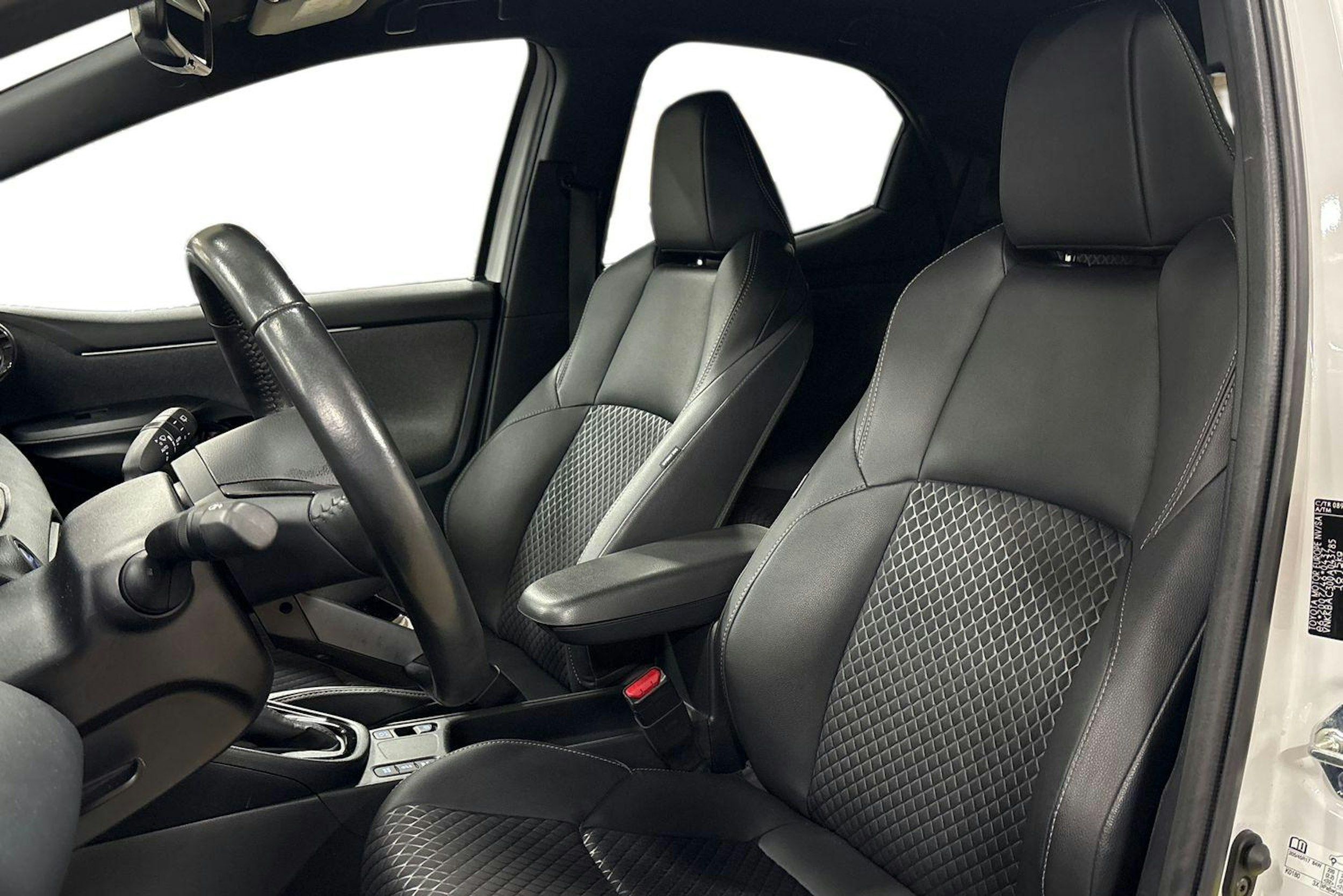 valkoinen Toyota Yaris 2021 kuva 9.