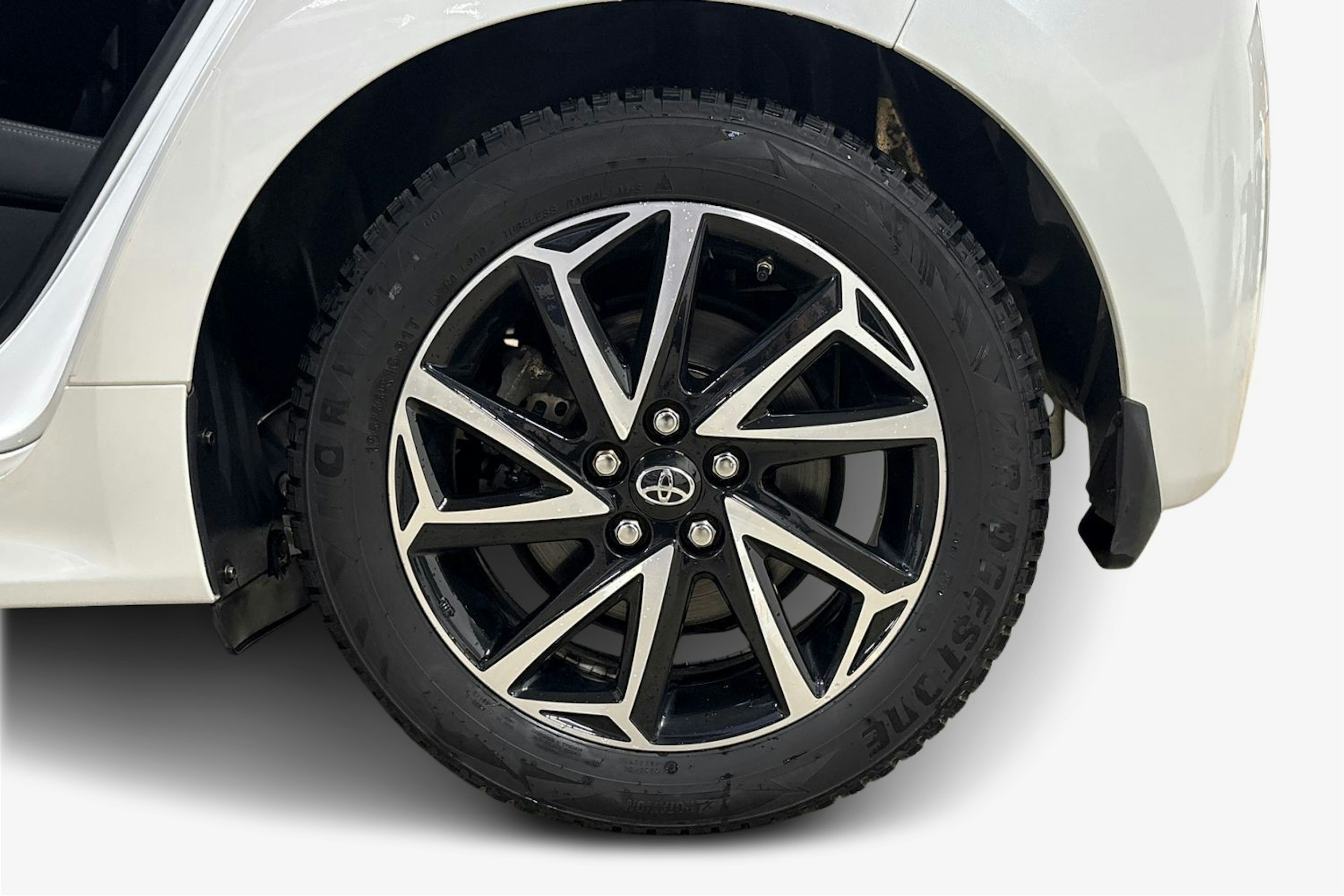 valkoinen Toyota Yaris 2021 kuva 11.