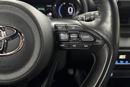 valkoinen Toyota Yaris 2021 kuva 17.