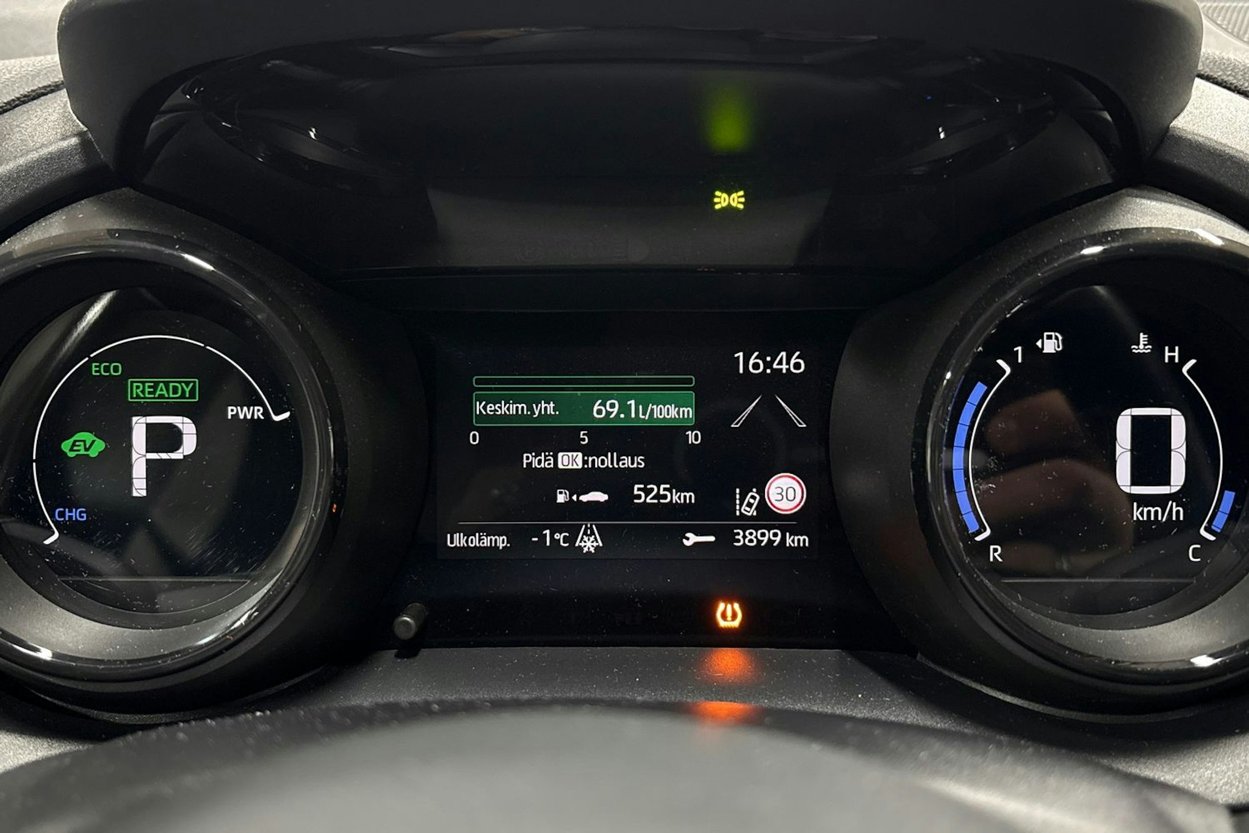 valkoinen Toyota Yaris 2021 kuva 18.