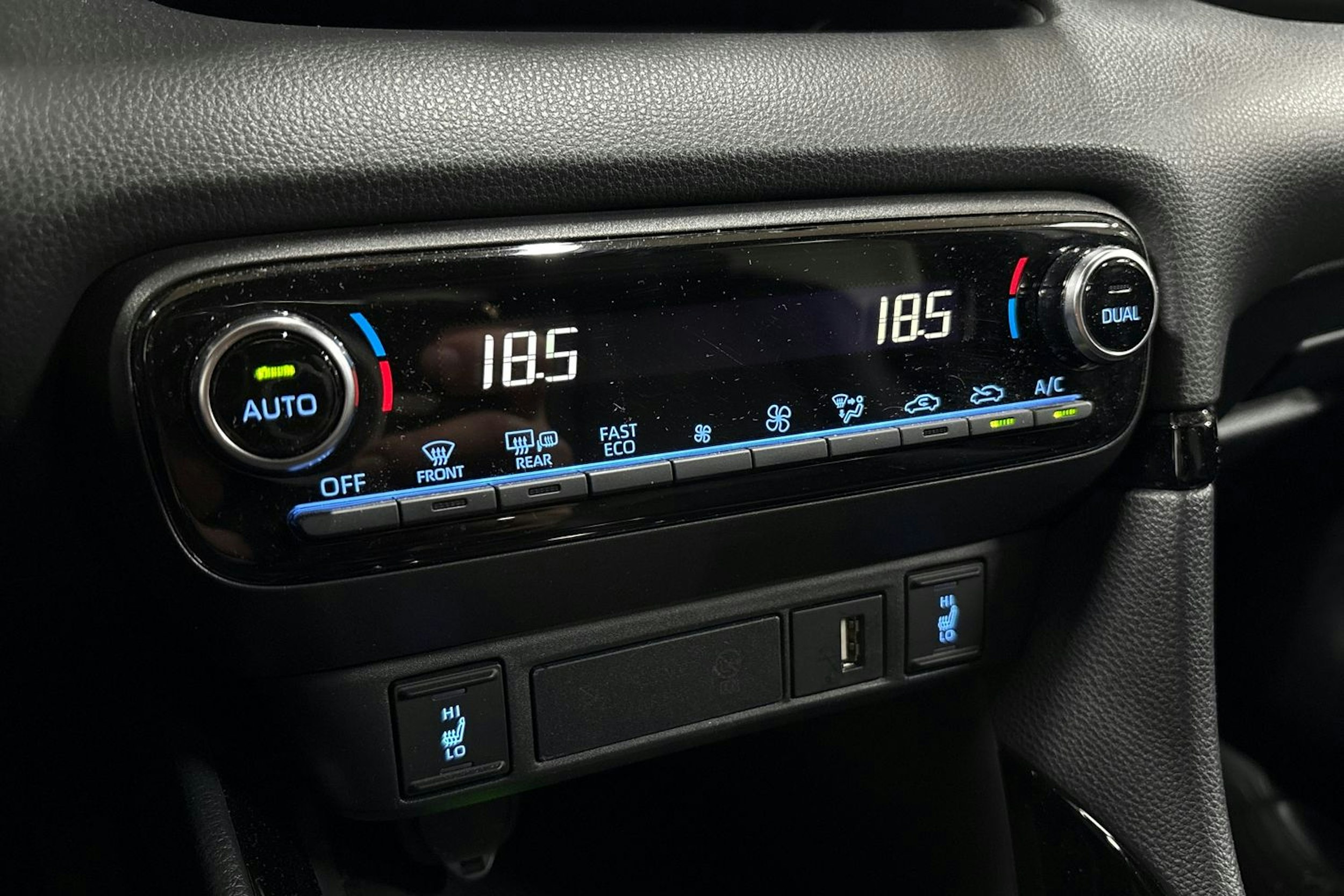 valkoinen Toyota Yaris 2021 kuva 25.