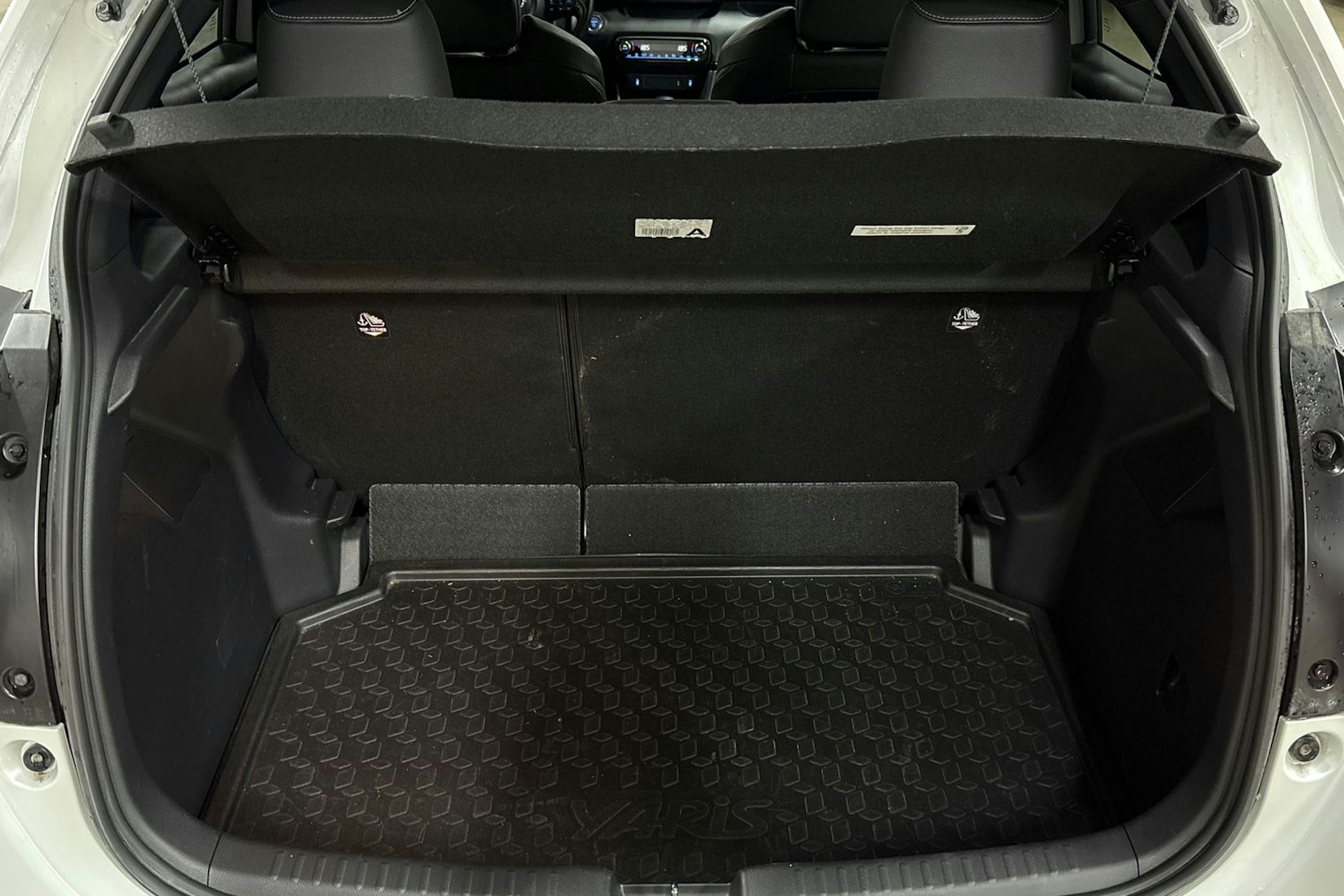 valkoinen Toyota Yaris 2021 kuva 28.