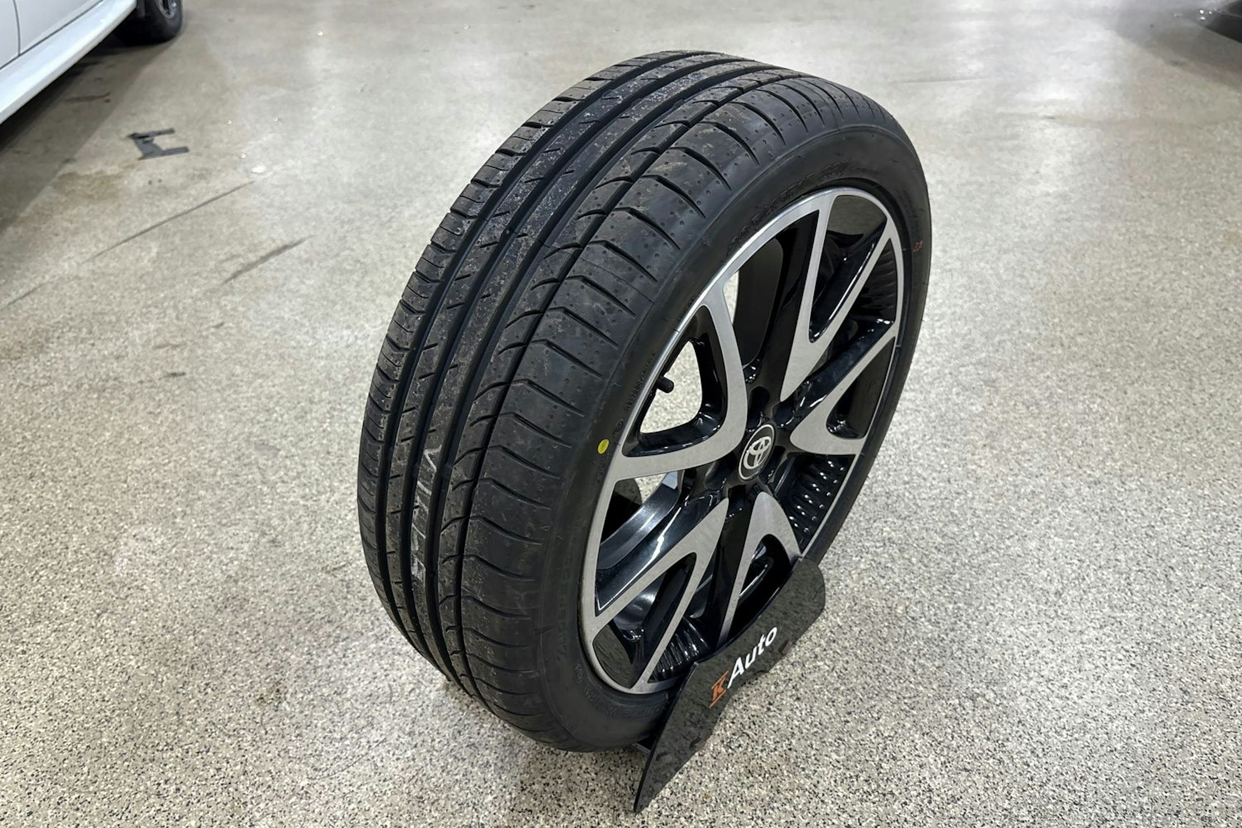 valkoinen Toyota Yaris 2021 kuva 30.