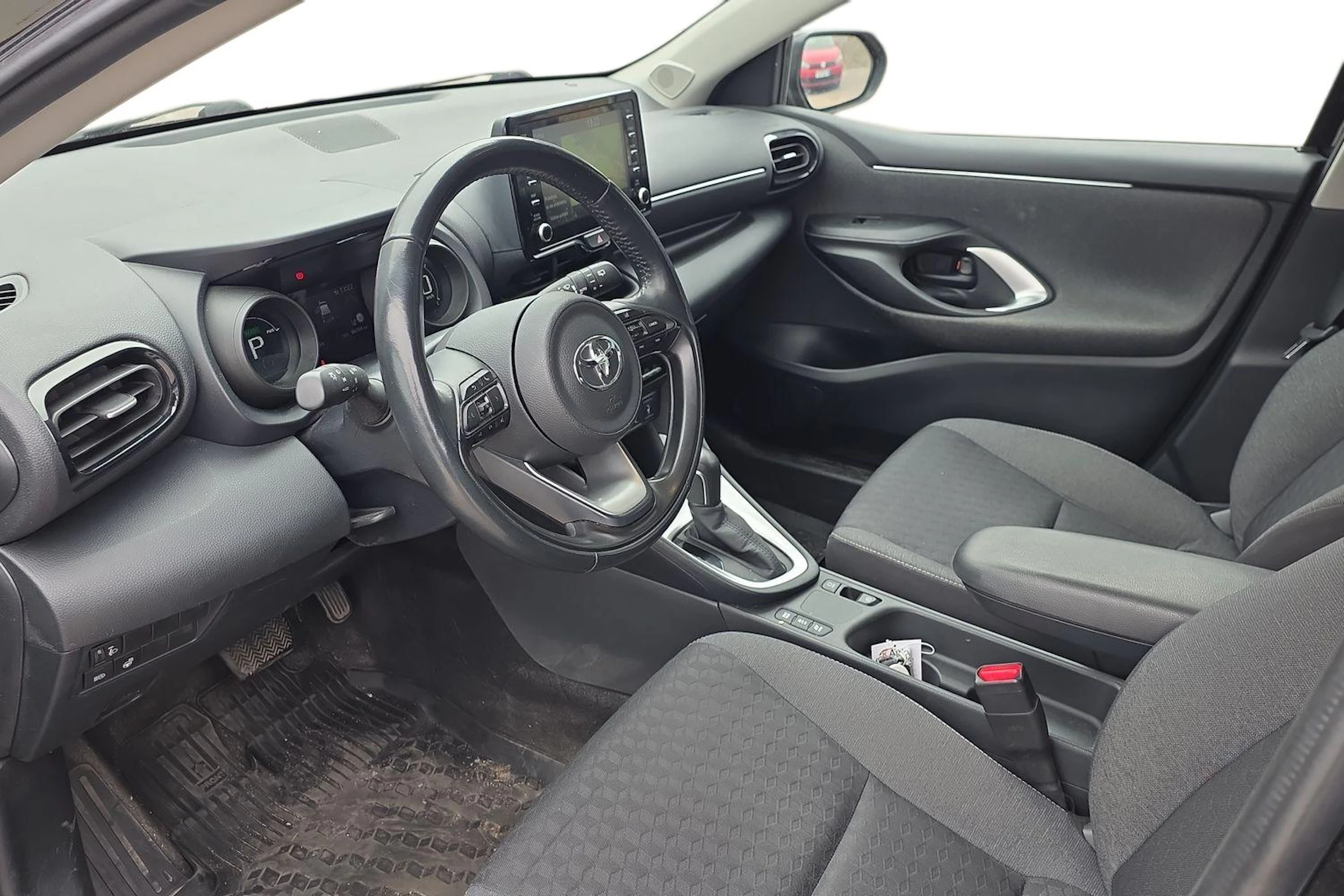 musta Toyota Yaris 2021 kuva 3.