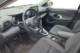 musta Toyota Yaris 2021 kuva 3.