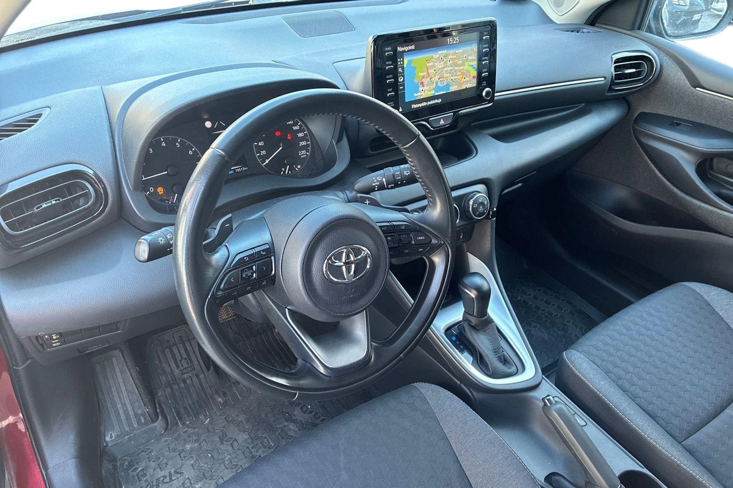 punainen Toyota Yaris 2021 kuva 3.