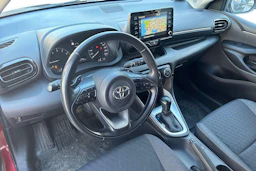 punainen Toyota Yaris 2021 kuva 3.