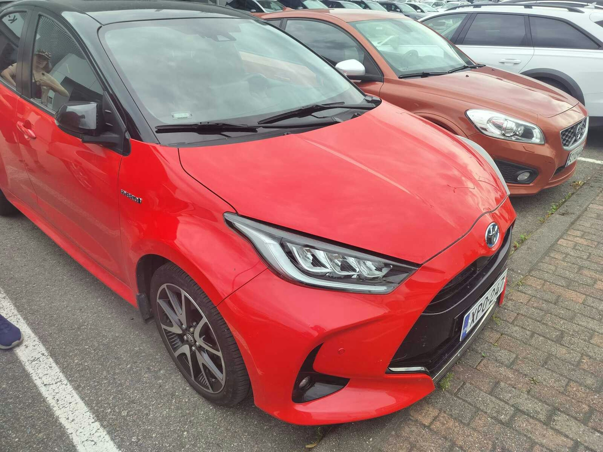 punainen Toyota Yaris 2021 kuva 2.