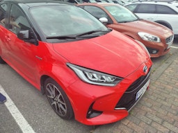 punainen Toyota Yaris 2021 kuva 2.