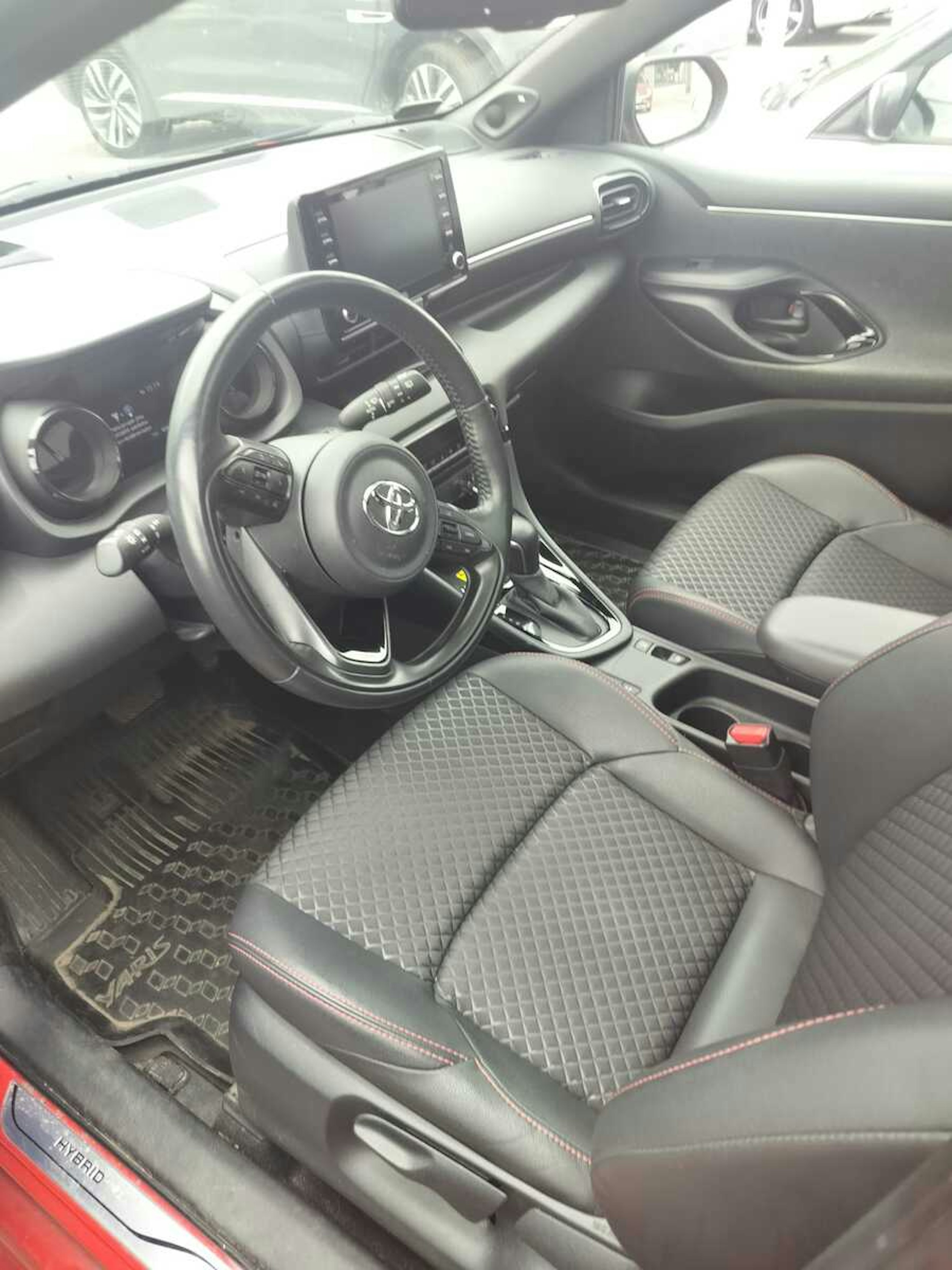 punainen Toyota Yaris 2021 kuva 4.