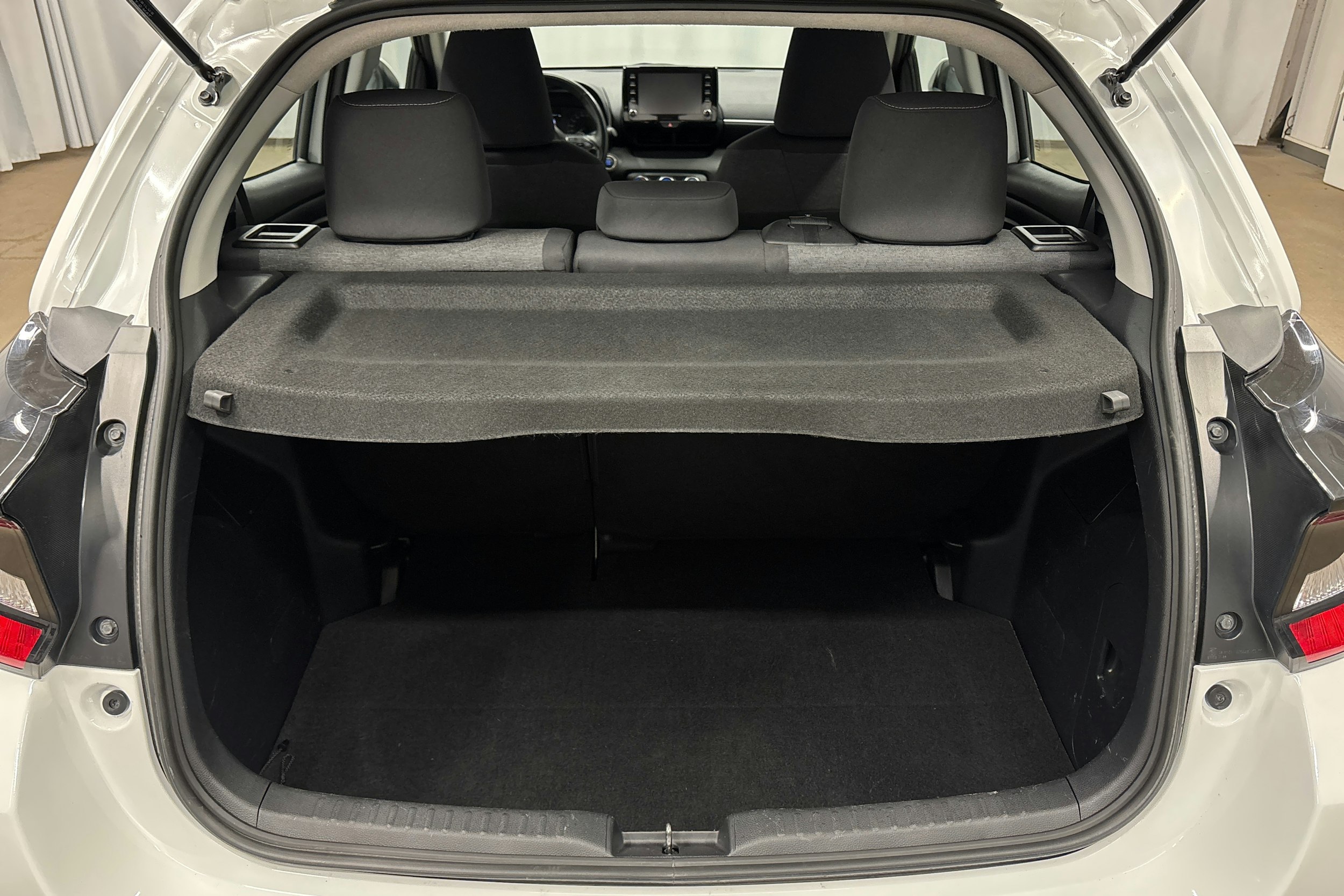 valkoinen Toyota Yaris 2021 kuva 14.