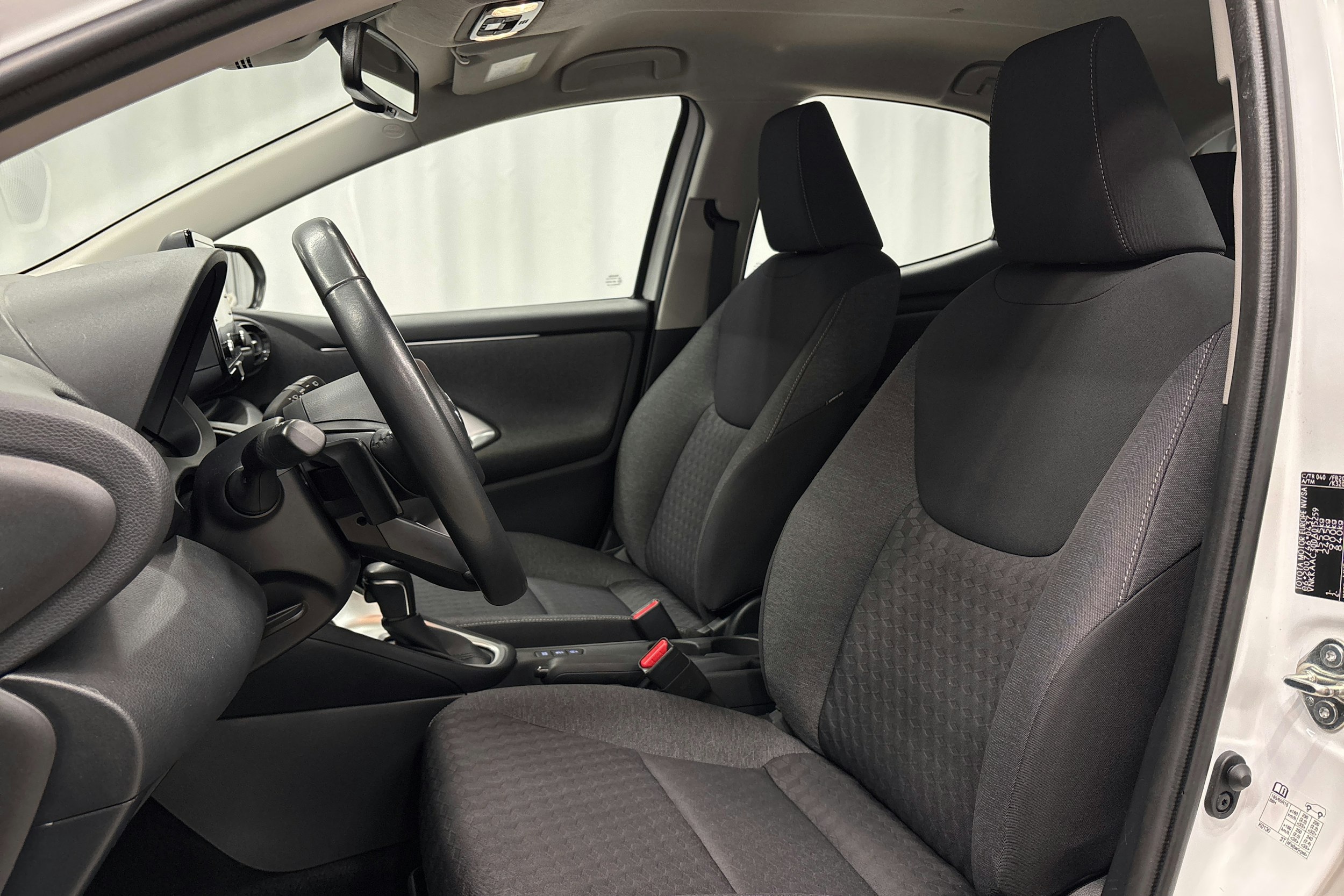 valkoinen Toyota Yaris 2021 kuva 15.