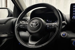 valkoinen Toyota Yaris 2021 kuva 16.