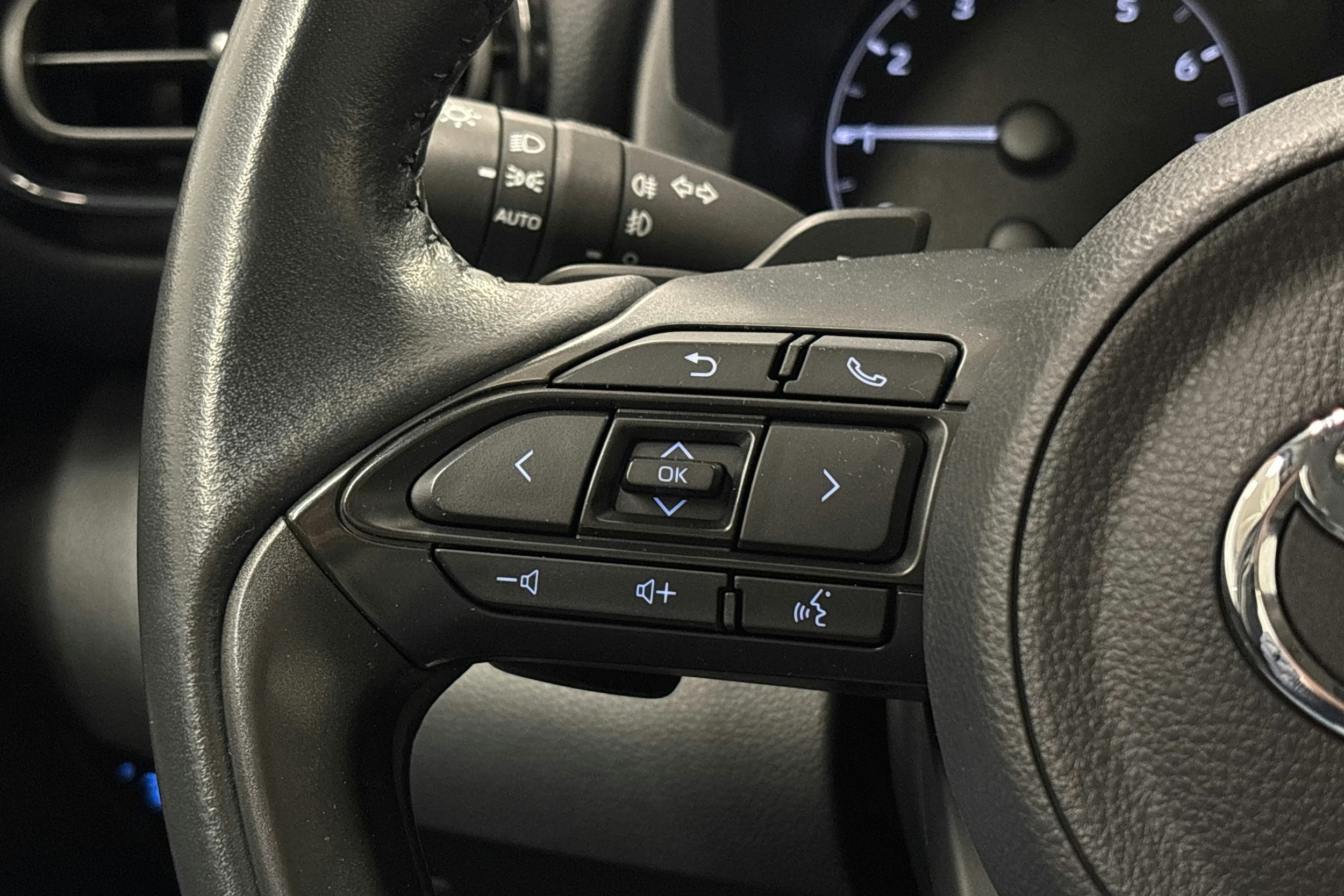 valkoinen Toyota Yaris 2021 kuva 17.