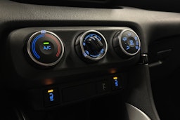 valkoinen Toyota Yaris 2021 kuva 23.