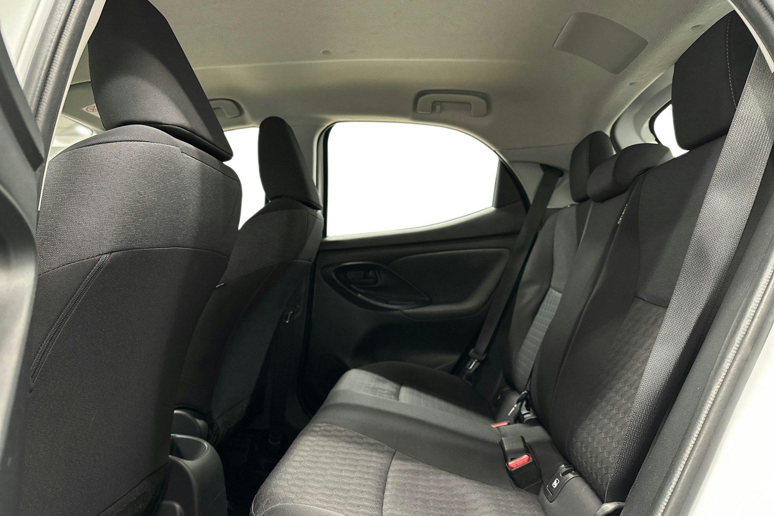 valkoinen Toyota Yaris 2021 kuva 10.