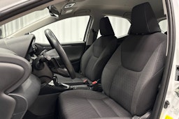 valkoinen Toyota Yaris 2021 kuva 15.