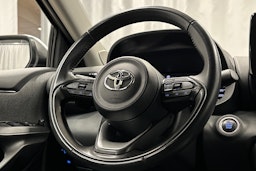 valkoinen Toyota Yaris 2021 kuva 16.