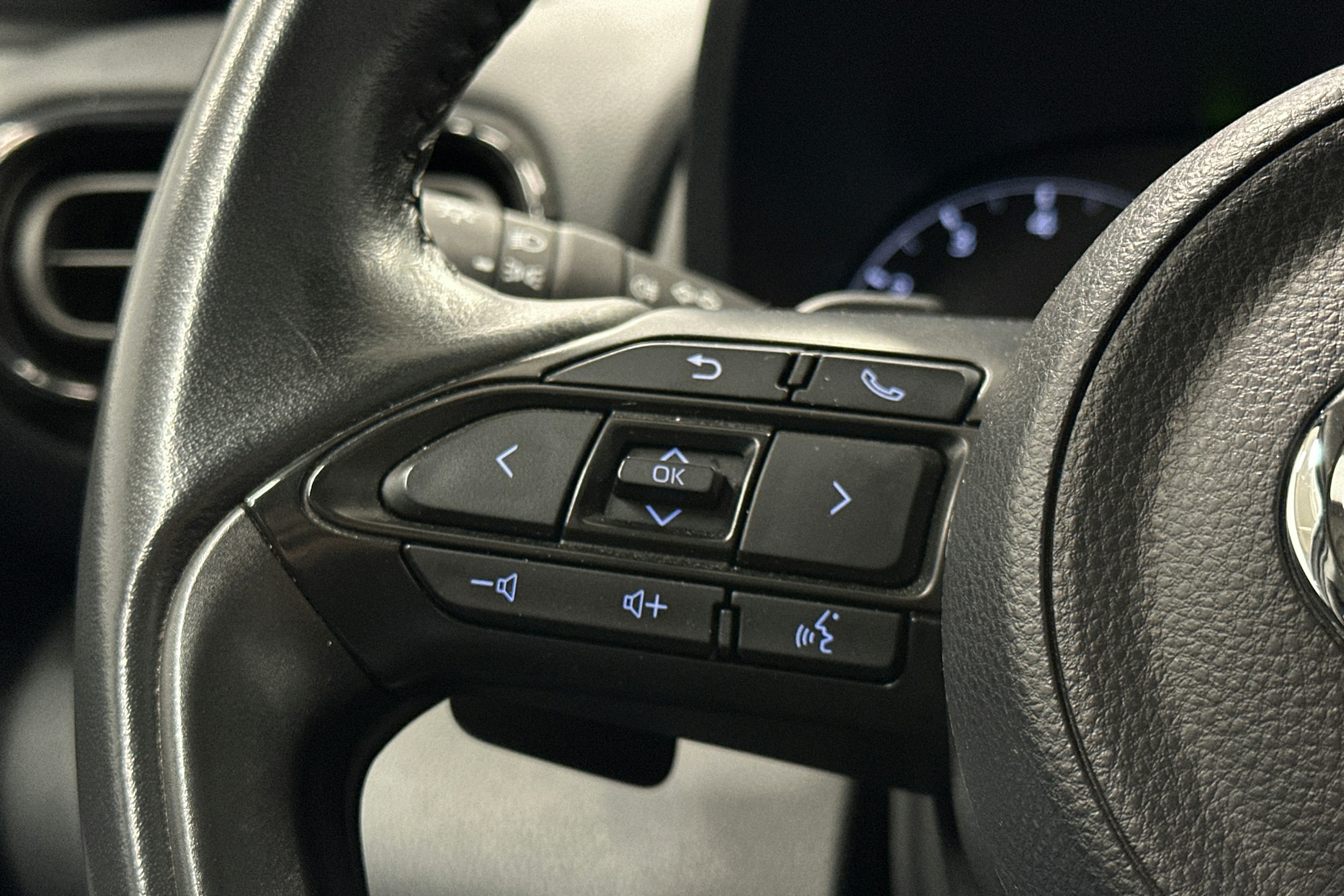 valkoinen Toyota Yaris 2021 kuva 17.