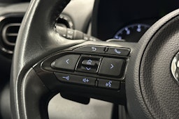 valkoinen Toyota Yaris 2021 kuva 17.