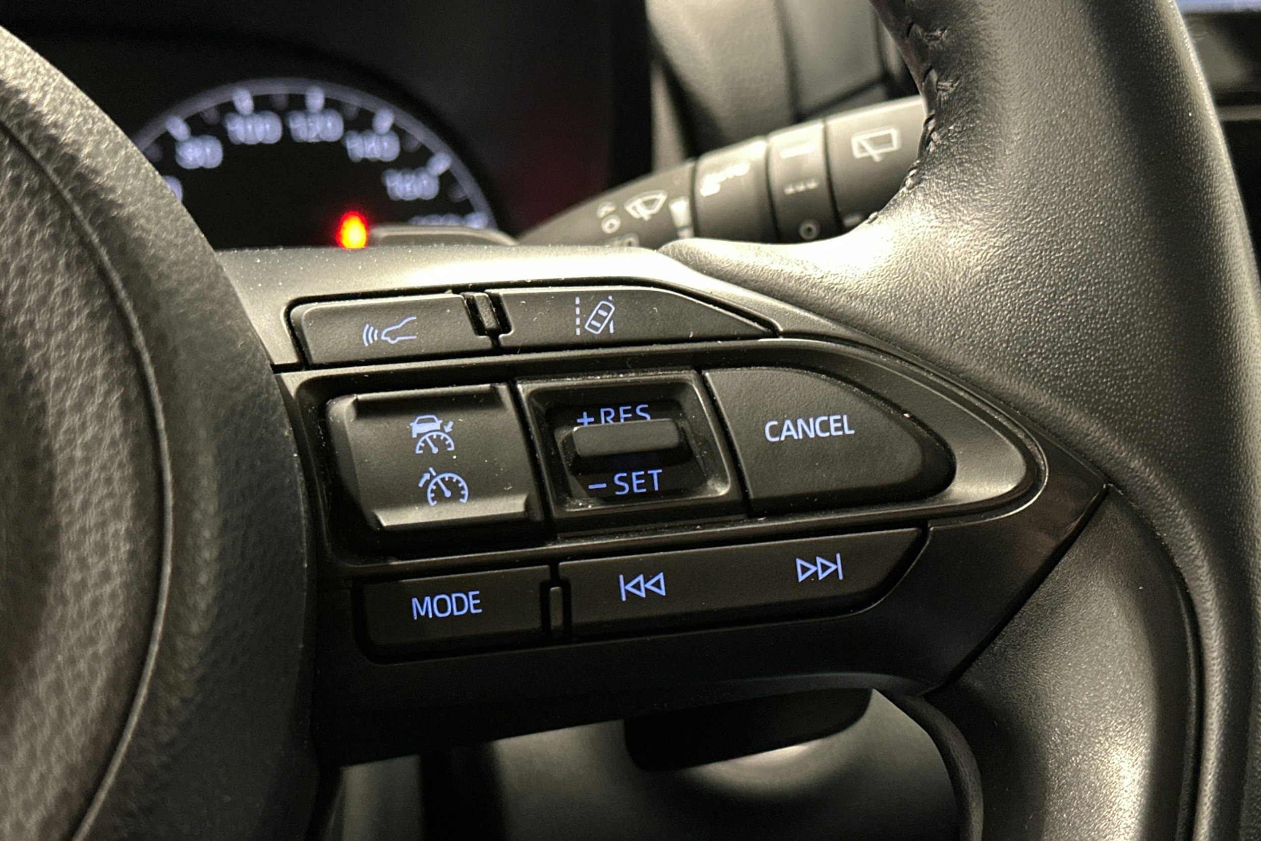 valkoinen Toyota Yaris 2021 kuva 18.