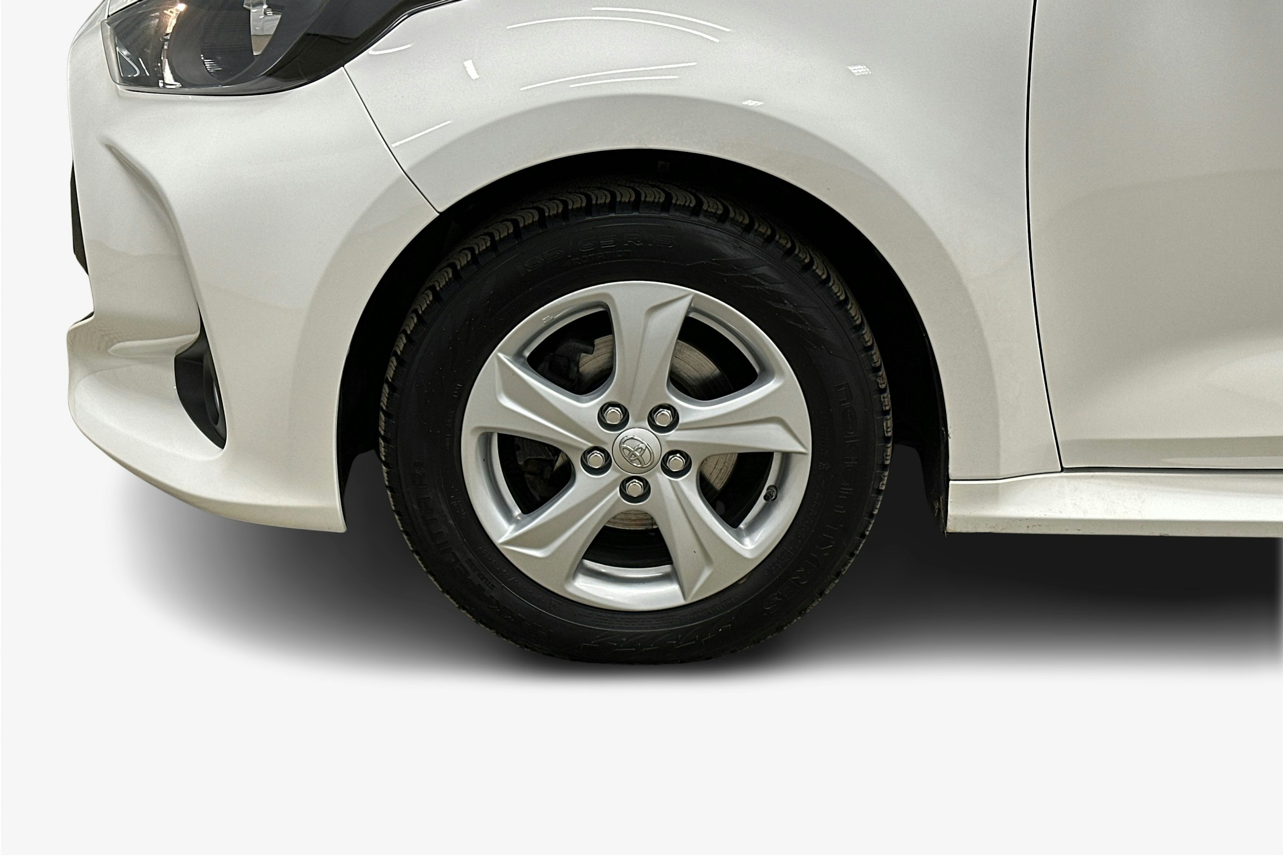 valkoinen Toyota Yaris 2021 kuva 11.