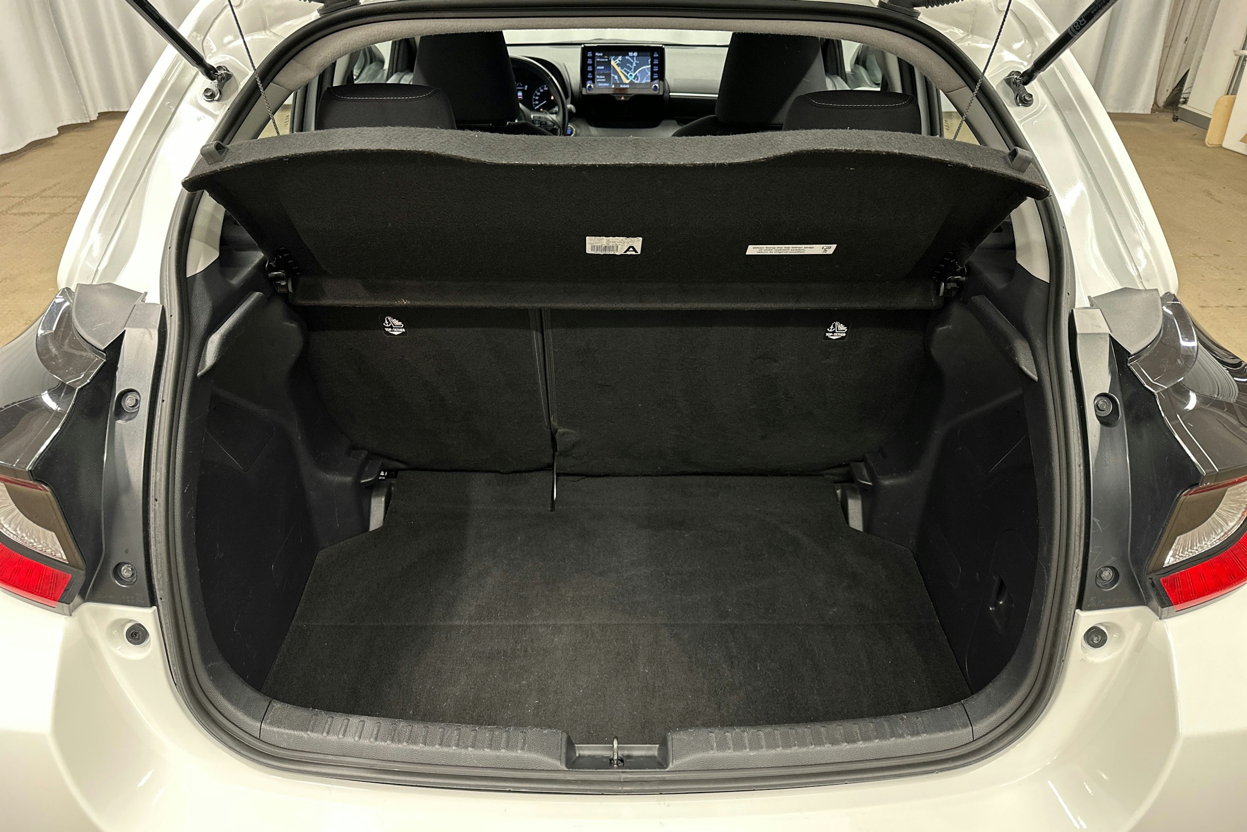 valkoinen Toyota Yaris 2021 kuva 14.