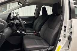 valkoinen Toyota Yaris 2021 kuva 15.