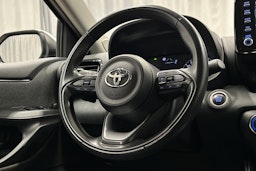 valkoinen Toyota Yaris 2021 kuva 16.