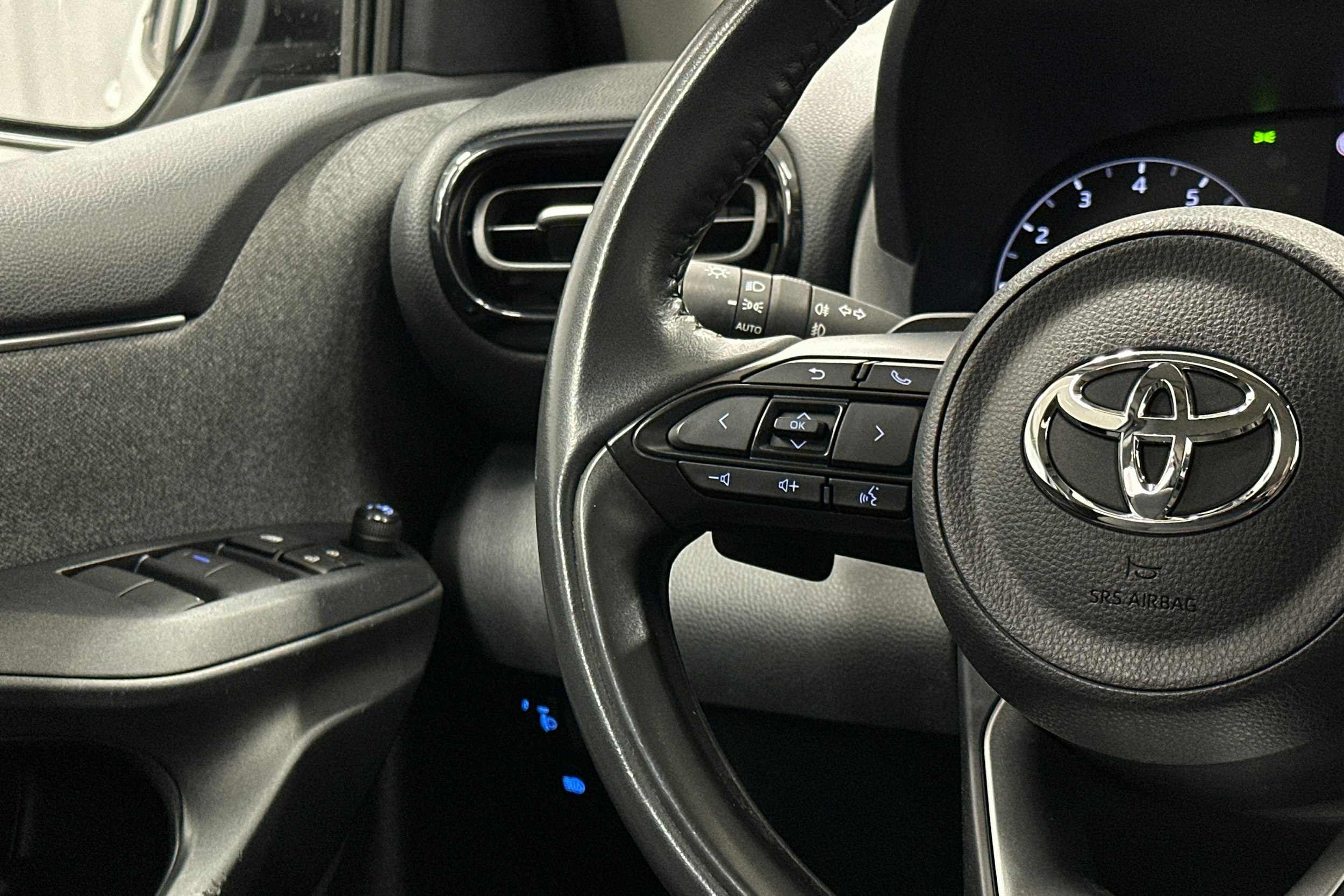 valkoinen Toyota Yaris 2021 kuva 17.