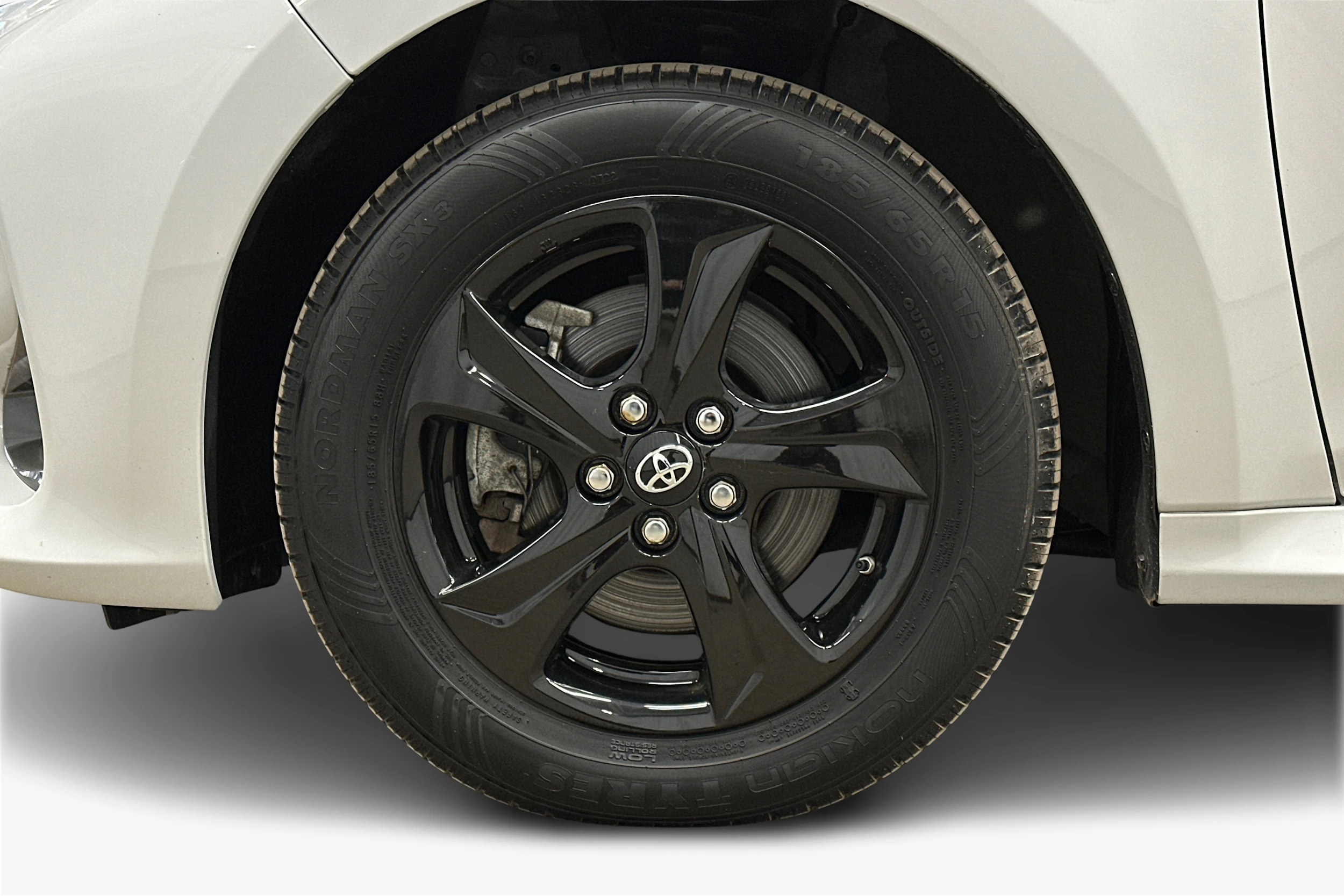 harmaa Toyota Yaris 2022 kuva 12.