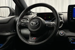 harmaa Toyota Yaris 2022 kuva 17.