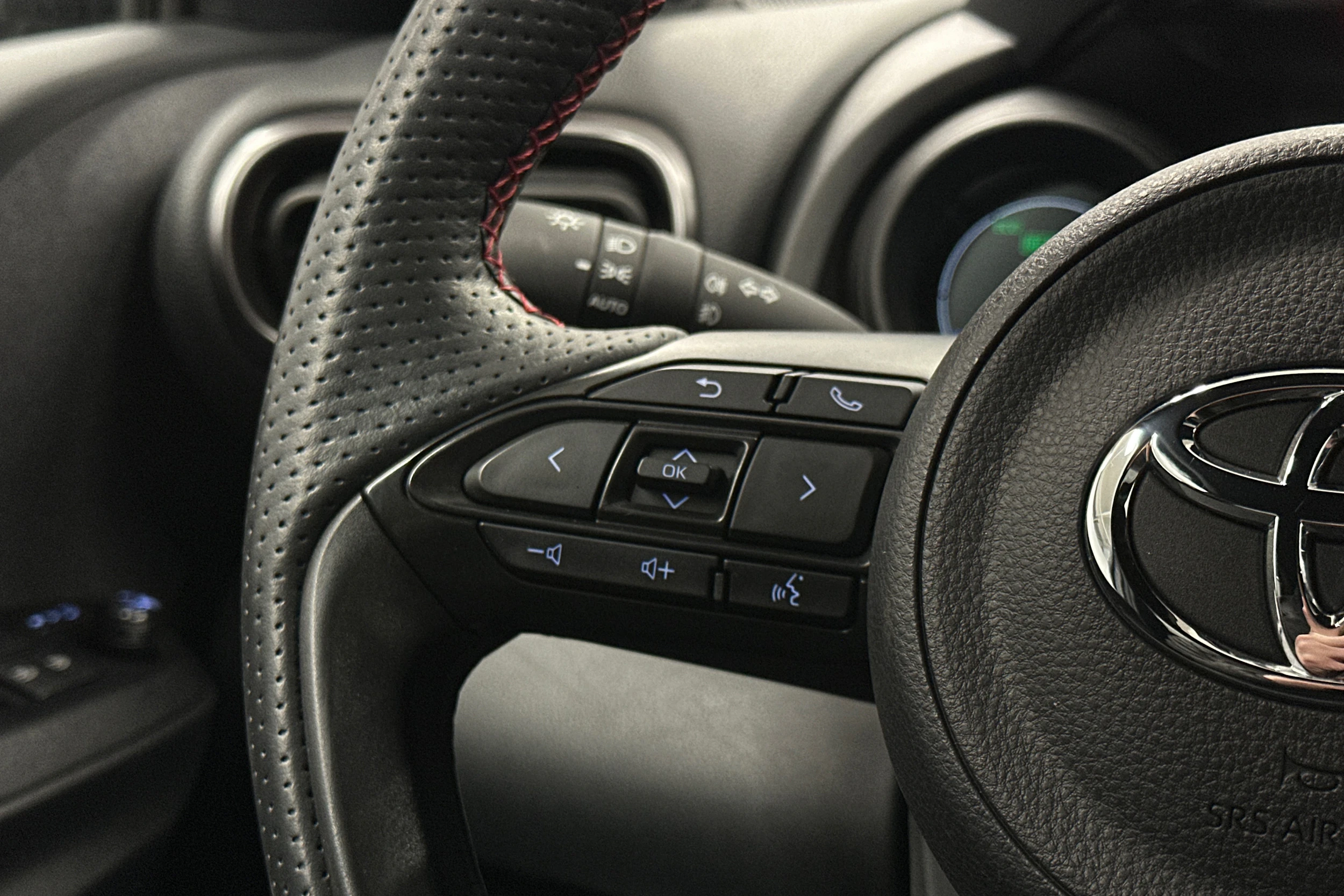 harmaa Toyota Yaris 2022 kuva 18.