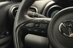 harmaa Toyota Yaris 2022 kuva 18.