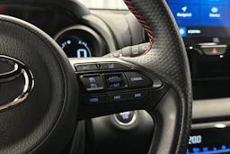 harmaa Toyota Yaris 2022 kuva 19.