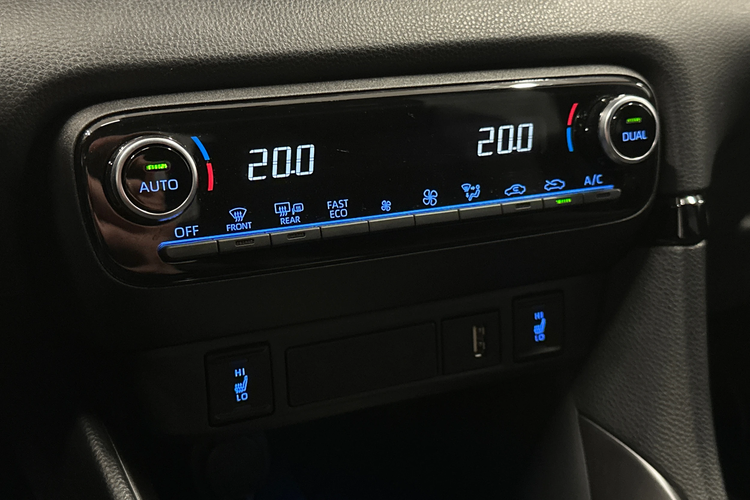 harmaa Toyota Yaris 2022 kuva 25.