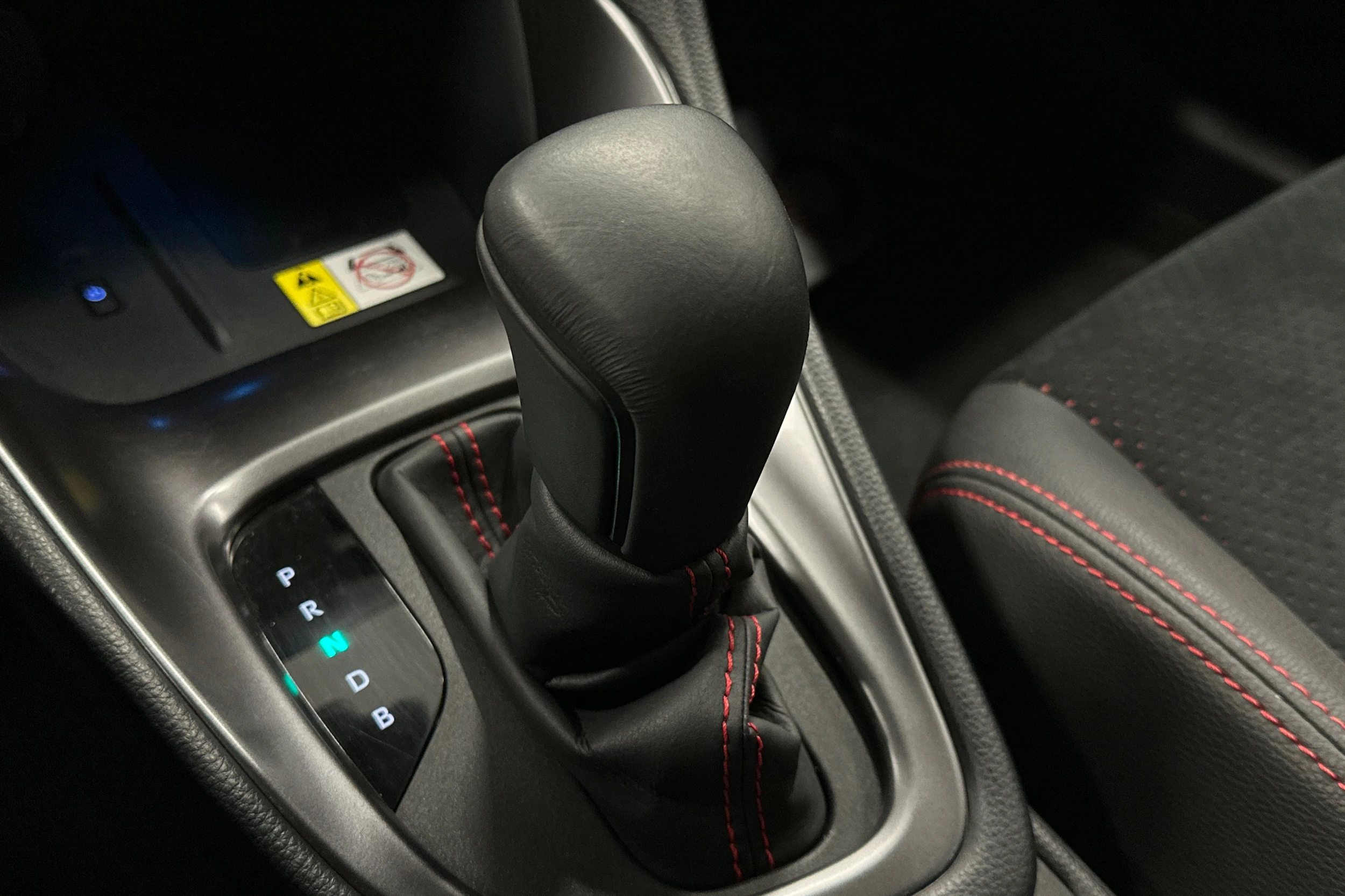 harmaa Toyota Yaris 2022 kuva 27.