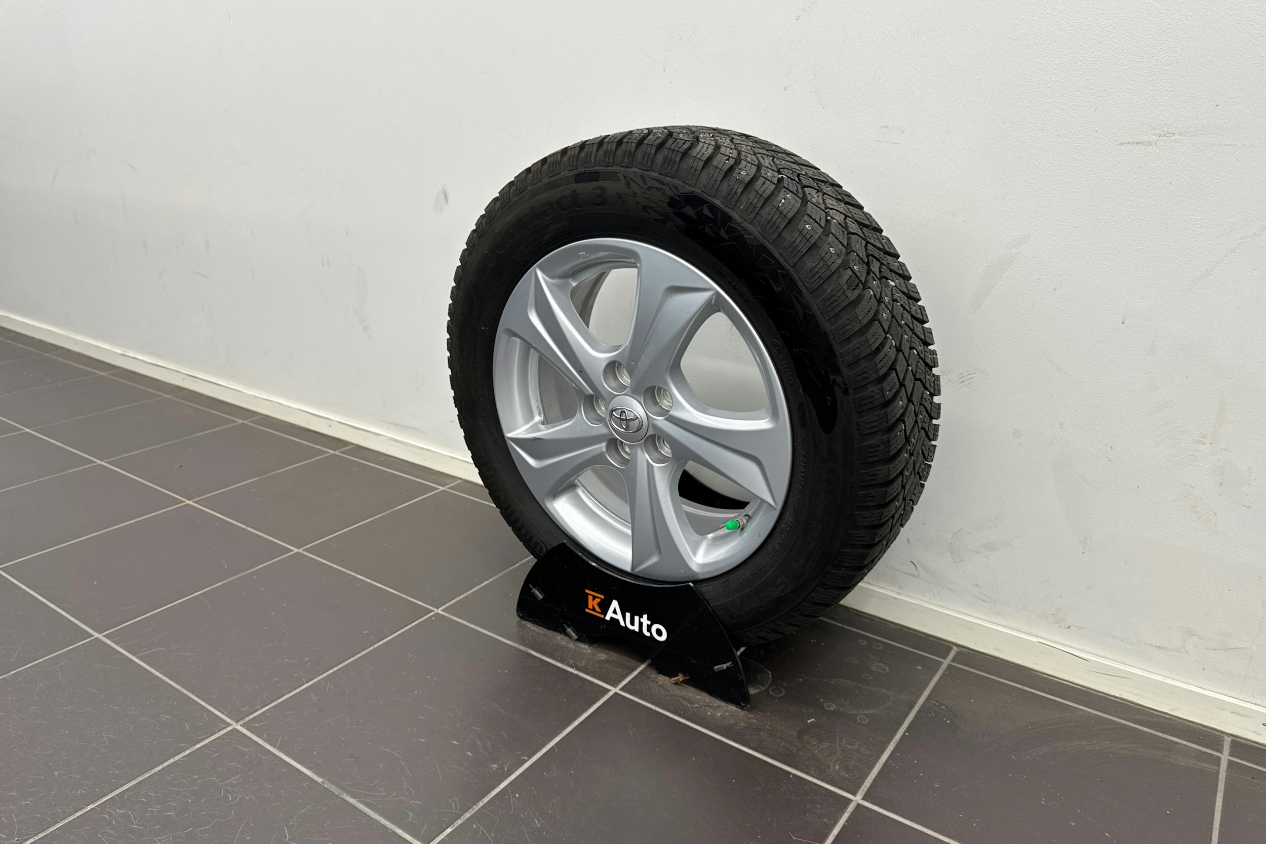 harmaa Toyota Yaris 2022 kuva 13.