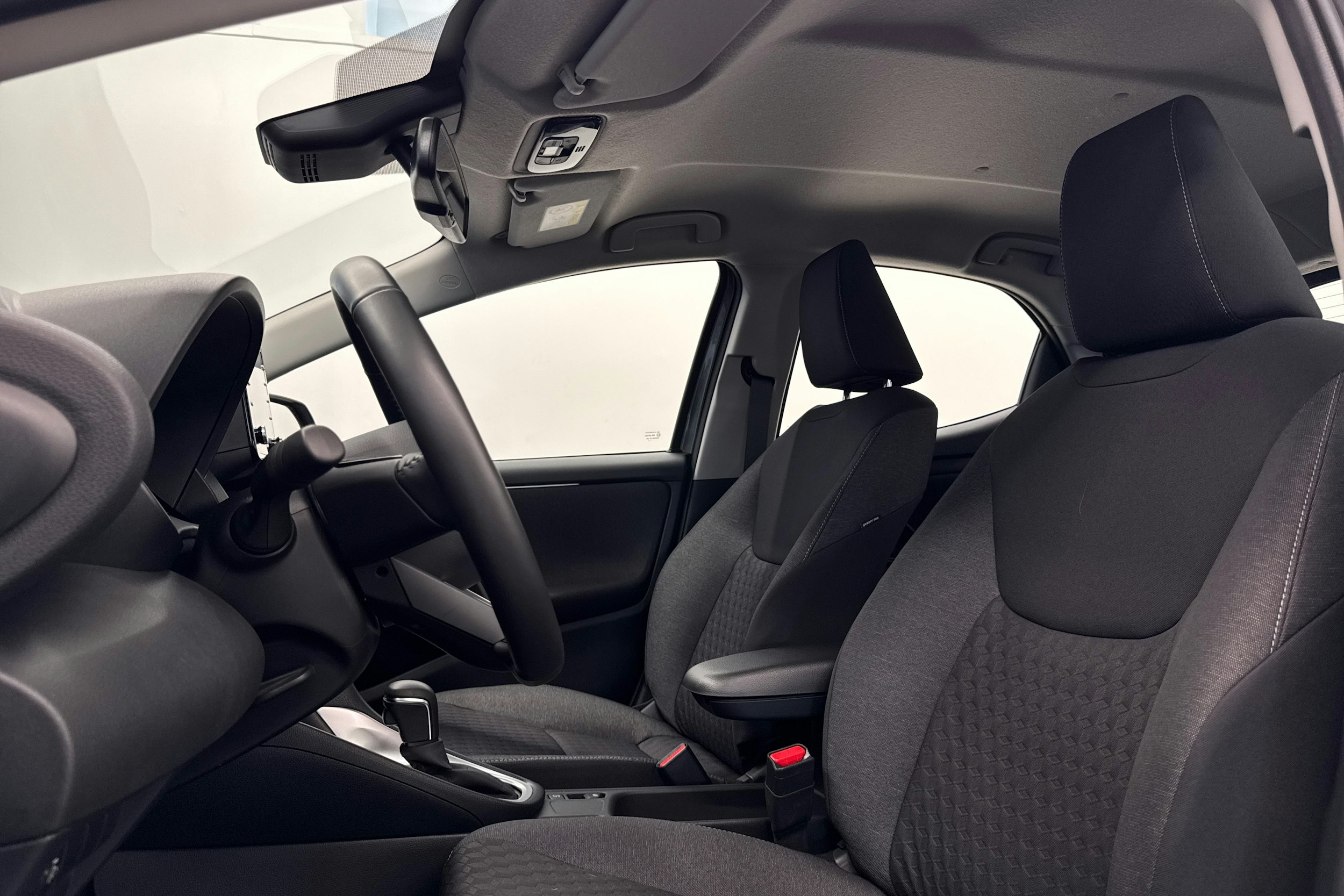 harmaa Toyota Yaris 2022 kuva 15.