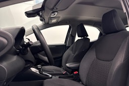 harmaa Toyota Yaris 2022 kuva 15.