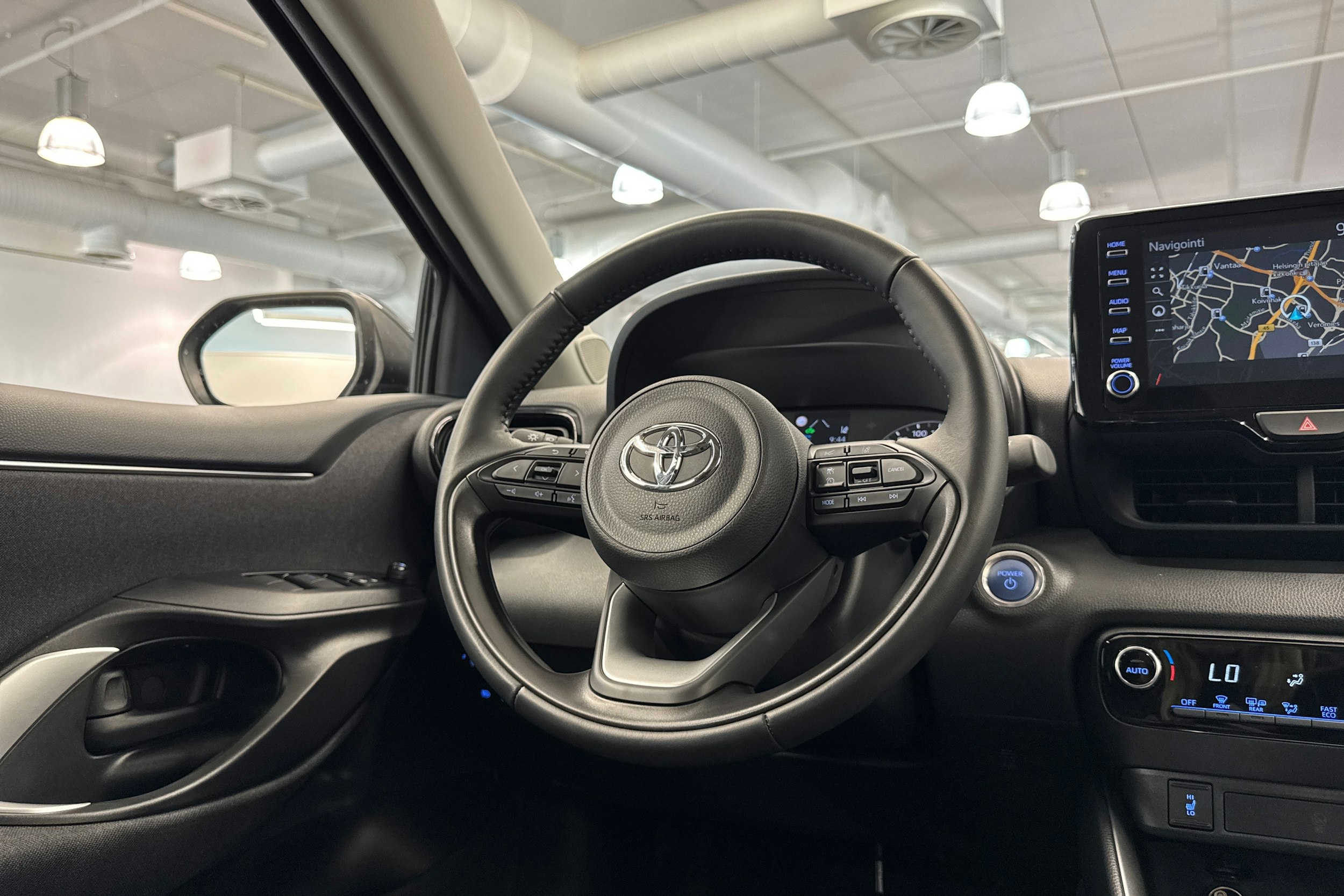 harmaa Toyota Yaris 2022 kuva 16.