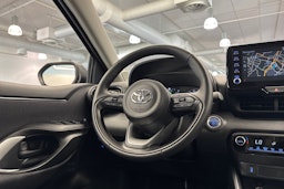 harmaa Toyota Yaris 2022 kuva 16.