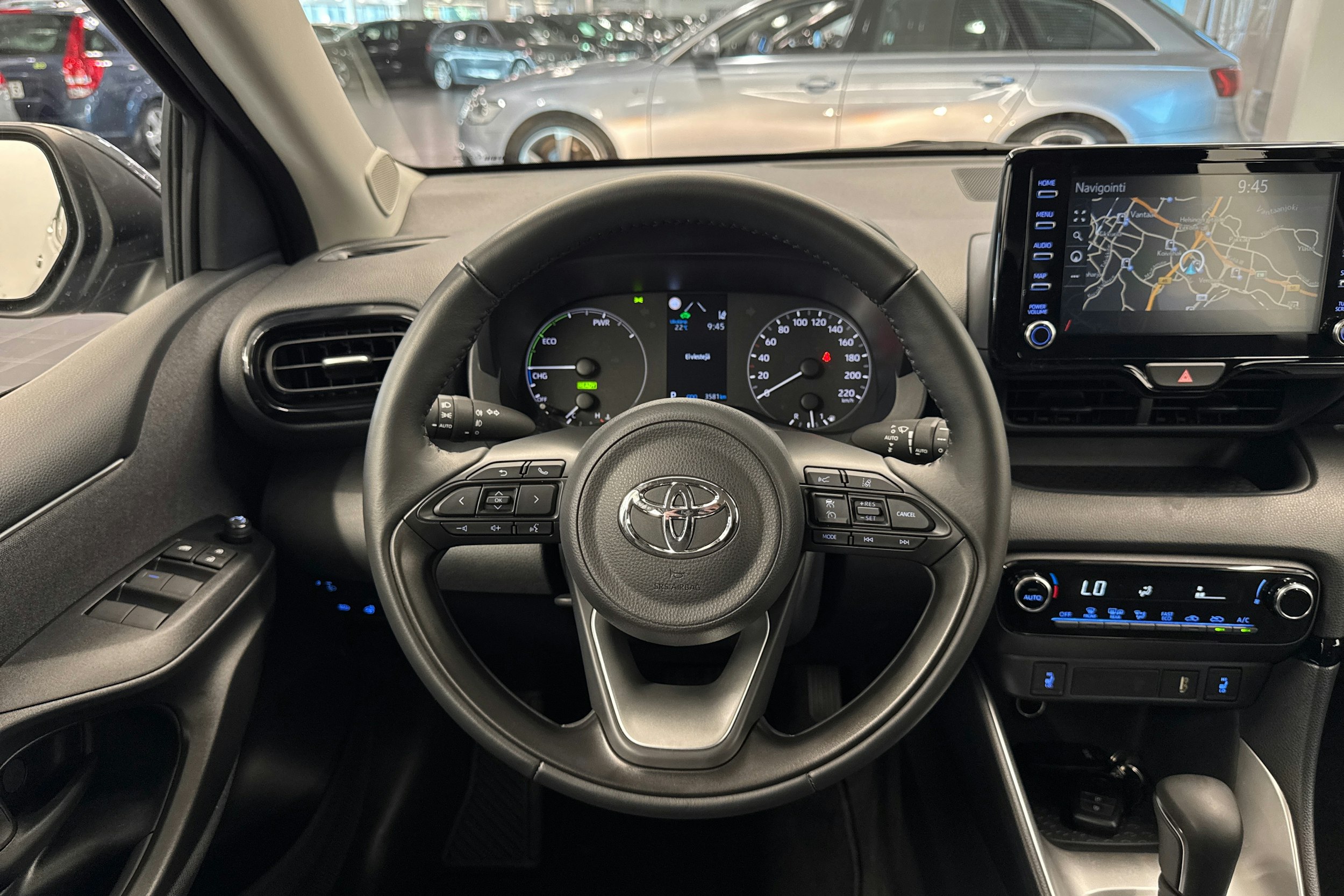 harmaa Toyota Yaris 2022 kuva 17.