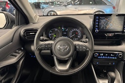 harmaa Toyota Yaris 2022 kuva 17.
