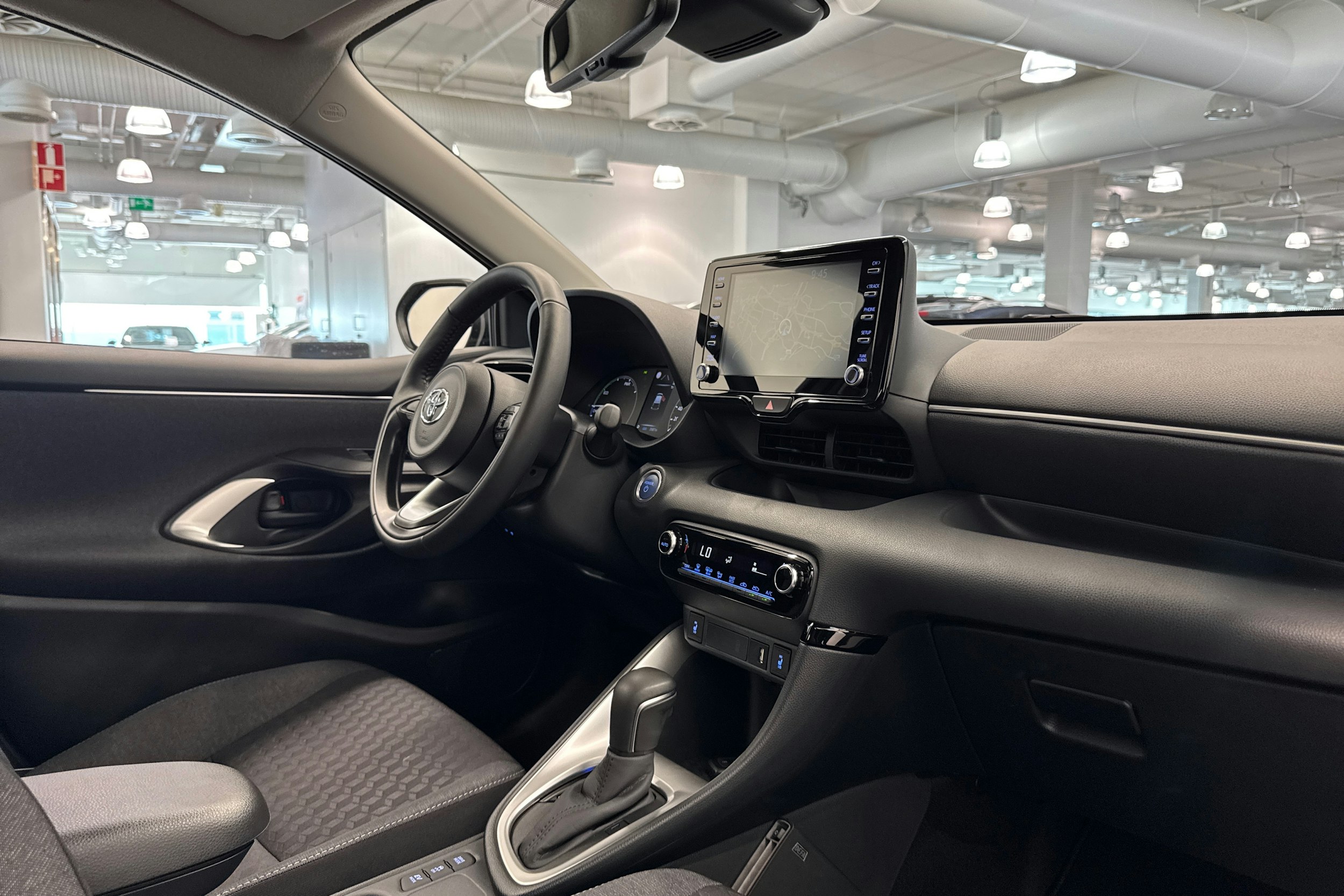 harmaa Toyota Yaris 2022 kuva 18.