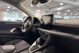 harmaa Toyota Yaris 2022 kuva 18.