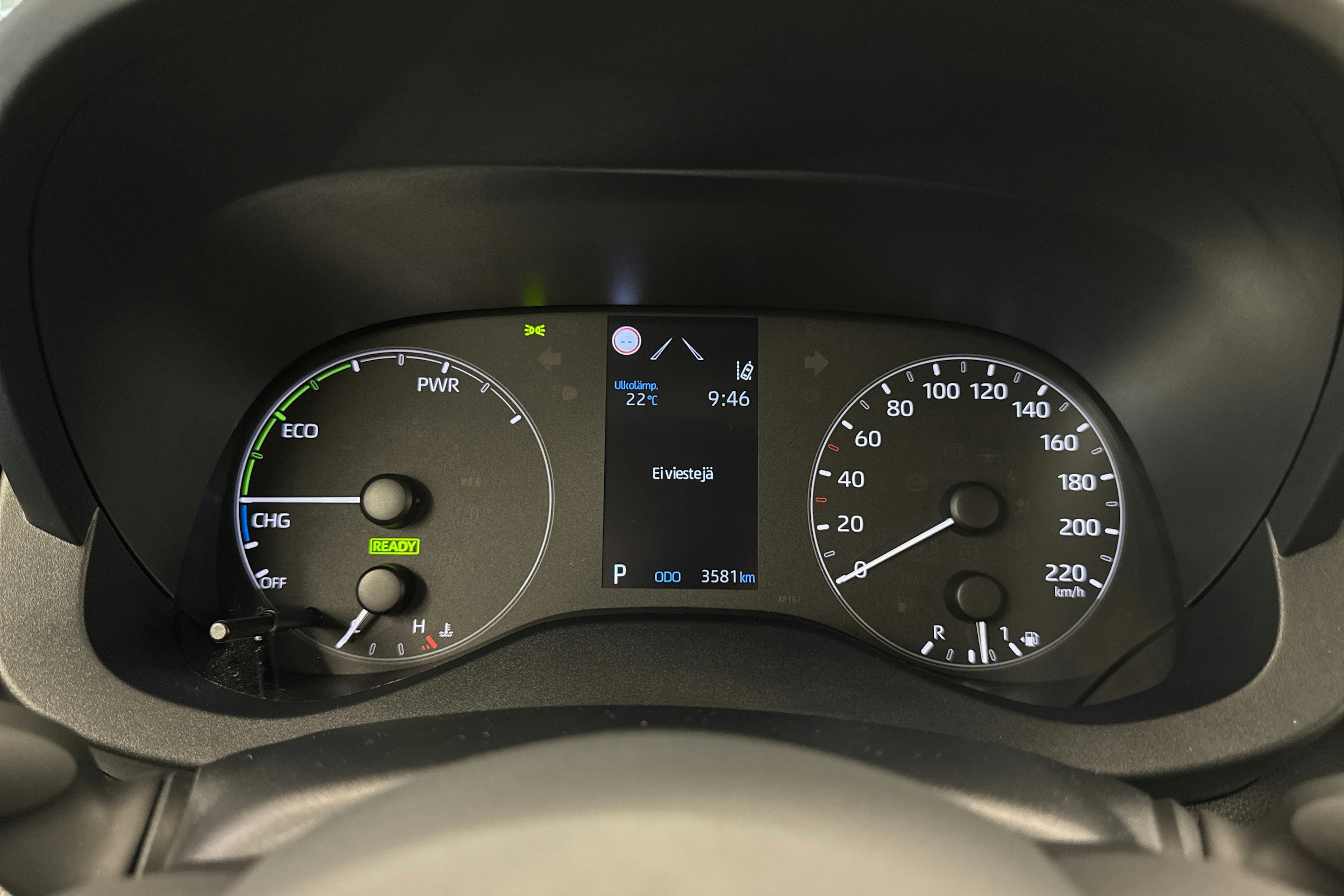 harmaa Toyota Yaris 2022 kuva 19.