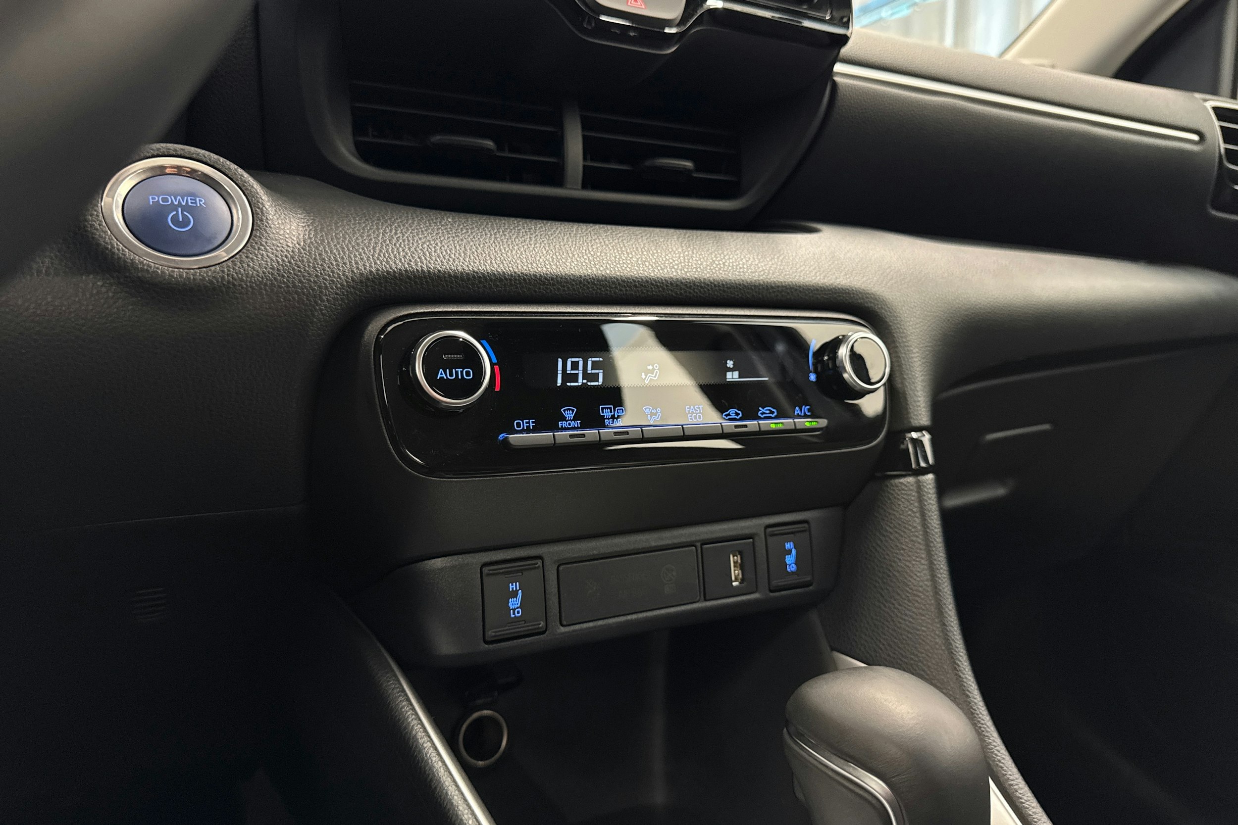 harmaa Toyota Yaris 2022 kuva 27.